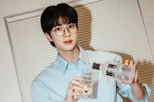 BTS・JINのパネルやフォトブースが登場　「IGIN」ポップアップの連動企画発表