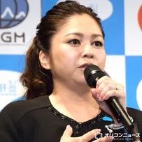 夏川りみ、“奄美の横綱”との2ショット「酒強さで人類最強とNo.2ですね？」「神なツーショット」