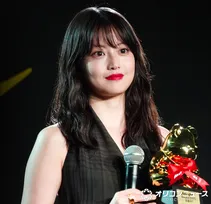 今田美桜、チェックのドレスから二の腕すらり　『anan AWARD 2025』俳優部門受賞で「ダークな役も挑戦したい」