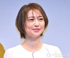 大島優子、第2子出産後初公の場で笑顔　ショートカットにした理由は子どものため「最強の時短」