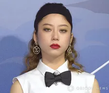 浅野忠信＆CHARAの長女・SUMIREが改名　俳優名を「佐藤菫」に