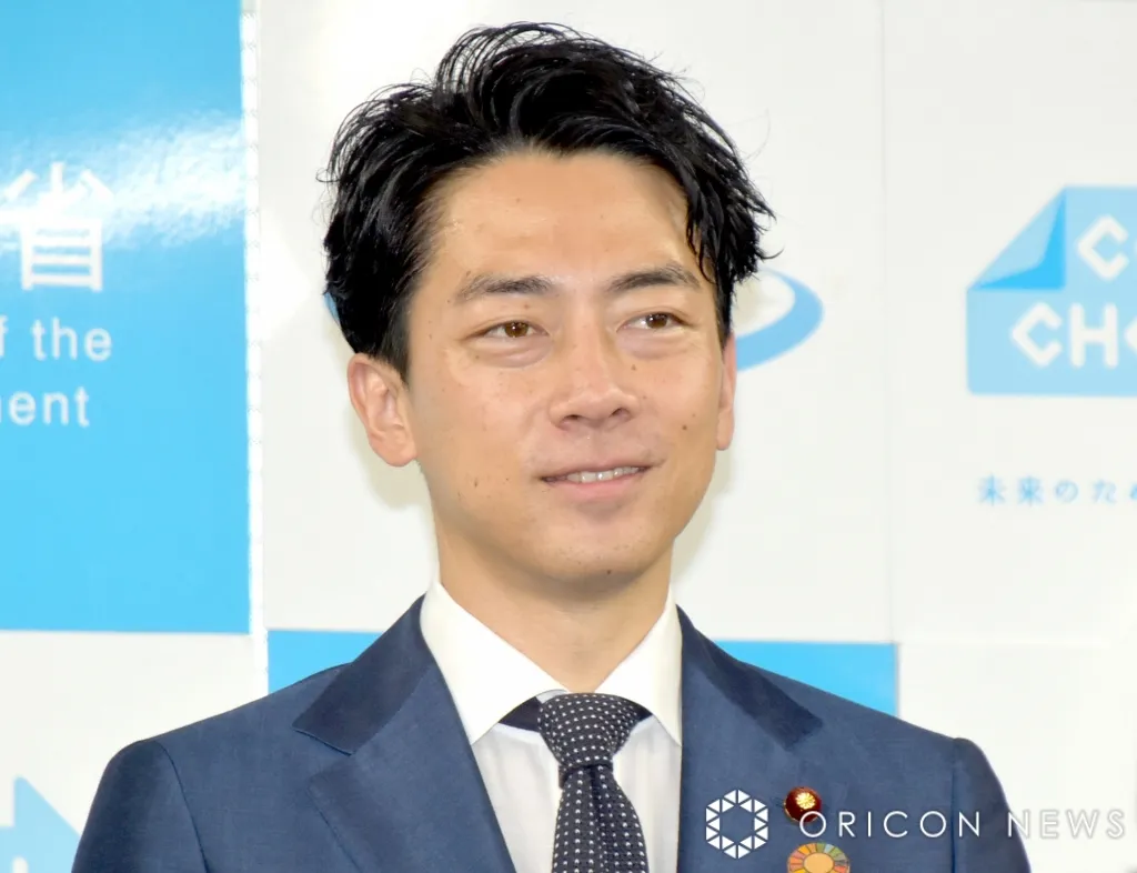 小泉進次郎、『ドラクエ』生みの親・堀井雄二氏と2ショット「メタルスライムのこととか語ってしまった…」