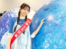 2025準ミス日本・長尾巴菜子、自閉症者支援のAOAartイベント「自閉症と奏でる青いSOUND PLANET」に参加　自由な発想に驚きながら優しく作品作りをサポート