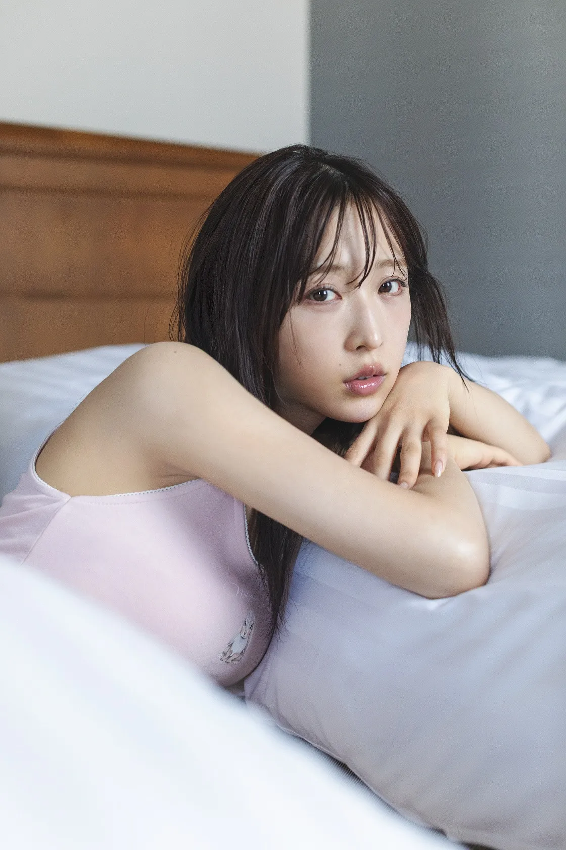 AKB48の“絶対的エース”小栗有以、自身初フォト＆スタイルブック発売決定　さまざまな魅力を詰め込んだ1冊に【先行カットあり】