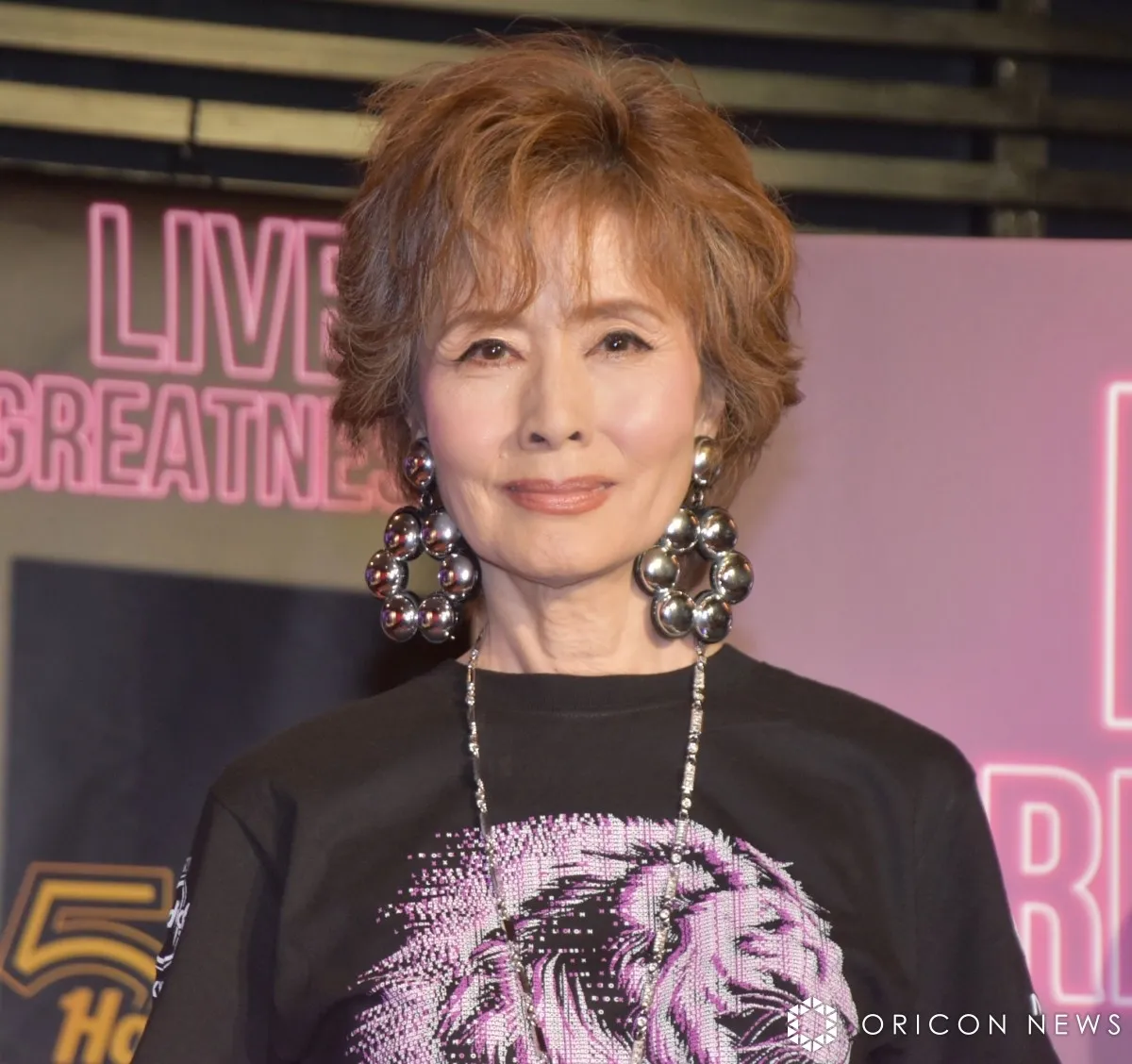 小柳ルミ子、“夫”と寄り添いショット「素敵なツーショットなんですが…」ドラマ『終幕のロンド』オフショット