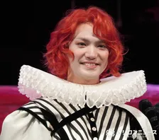 Aぇ! group正門良規、男装した女性役で共演者と“熱いキス”「むしろワクワク」