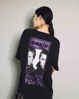 オアシス、東京ドーム公演を前に渋谷でグッズ先行販売決定　“江戸紫”Tシャツがゲットできる