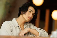 赤西仁、18年ぶりの日本ドラマ出演に反響　Netflix『匿名の恋人たち』メロい姿を静止画で堪能