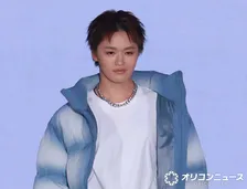 【ガルアワ】原因は自分にある。大倉空人、舌だしウインクでハートをつかむ　爽やか短髪×白シャツ姿で観客を魅了