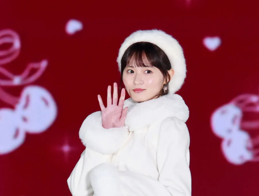 【ガルアワ】乃木坂46遠藤さくら、冬のふわもこコーデ 純白デートスタイルで観客を虜に