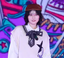 【ガルアワ】櫻坂46的野美青、キュートすぎるウインクで観客を撃ち抜く　初出演で堂々ランウェイ披露