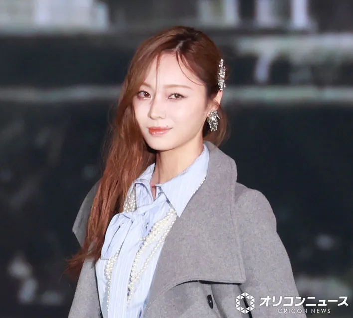 【ガルアワ】乃木坂46梅澤美波、圧倒的スタイルで視線くぎ付け ランウェイで輝く美脚披露