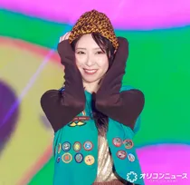 【ガルアワ】日向坂46金村美玖、クール→弾ける笑顔のギャップで魅了　古着コーデを着こなす