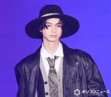 【ガルアワ】『国宝』俳優・越山敬達、文豪スタイルで圧巻オーラ