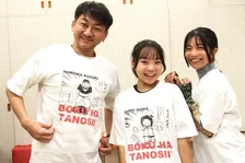 舞台『じゃりン子チエ』一家がTシャツ姿で集合　令和版はチエ＝澤井梨丘、テツ＝波岡一喜、ヨシ江＝三倉茉奈