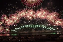 大阪の花火大会で「歴史的」事態　テレビ生中継も異例「一生の思い出」　淀川花火大会がどしゃ降りに