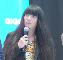 金属バット友保、“ヘアドネーション”で超ロン毛→劇的イメチェン「飯に髪が入らなくて食いやすいですわぁ」