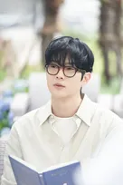 チェ・ウシク＆チョン・ソミン、“最初のキス”ショット公開　「すてきなカップル」「もっと2人の姿がみたい！」　韓国ドラマ『私と結婚してくれますか？』場面写真