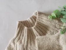 「秋冬、結局いちばん使える」「“何にでも合う”がいちばん強い」秋のおしゃれは“ハイネック”から