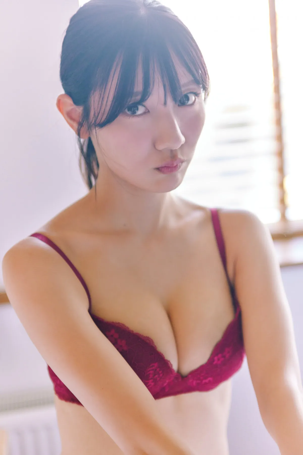 日向坂46河田陽菜、無防備なランジェリーショット　2nd写真集先行カット解禁