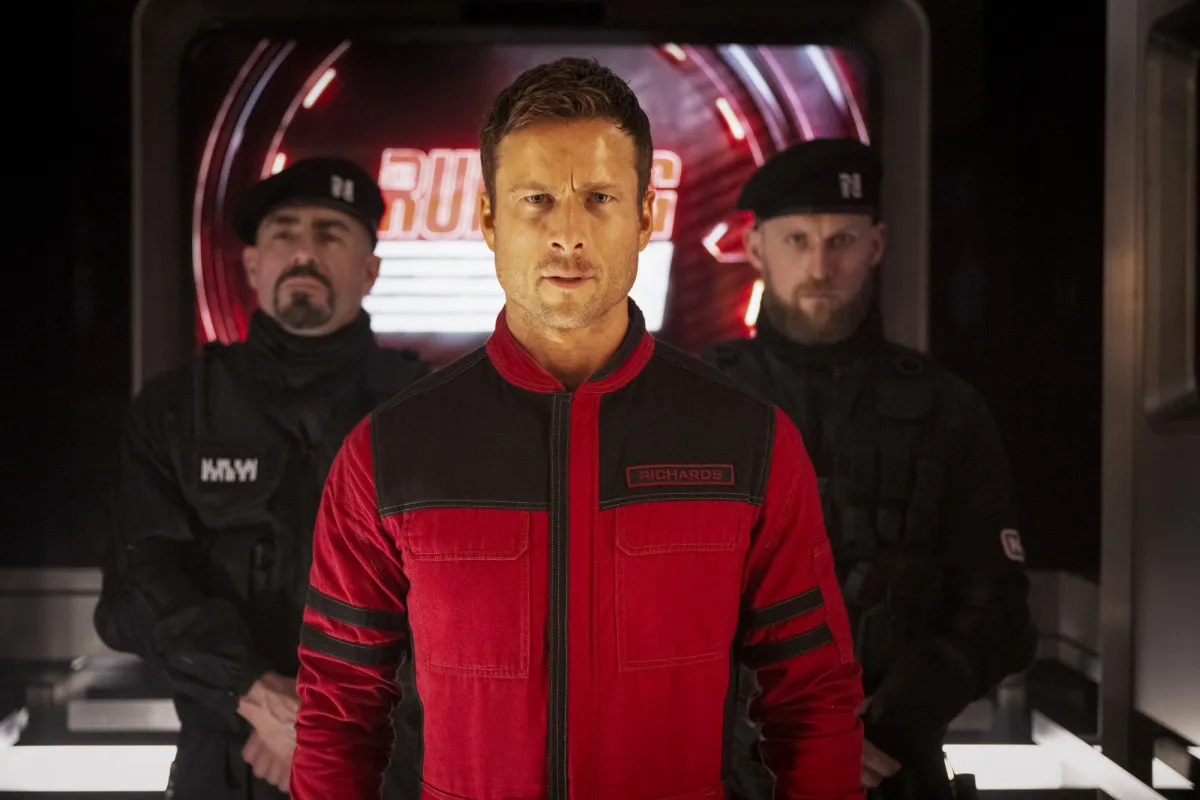 グレン・パウエル主演『ランニング・マン』　原作者スティーヴン・キングが「現代の『ダイ・ハード』！」と大絶賛