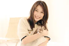 芳根京子、初めてのカレンダー発売　愛するペットのフェレットとの共演も「“今、皆さんに見てもらいたい私”をぎゅぎゅっと詰め込みました」