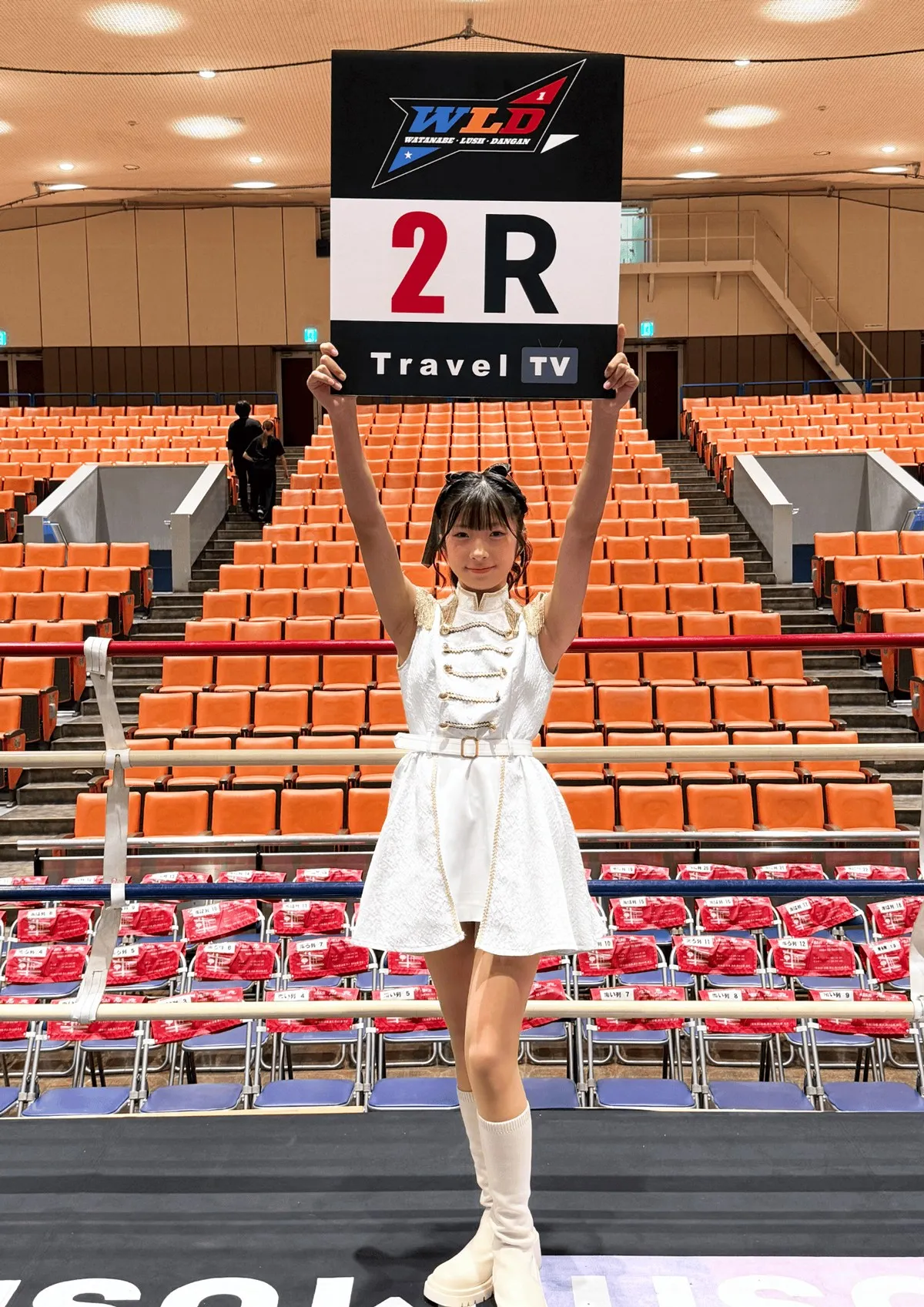 13歳の中学2年生・MIUさん、史上最年少ラウンドガールとして後楽園ホールに再登場　純白のコスチュームで堂々パフォーマンス