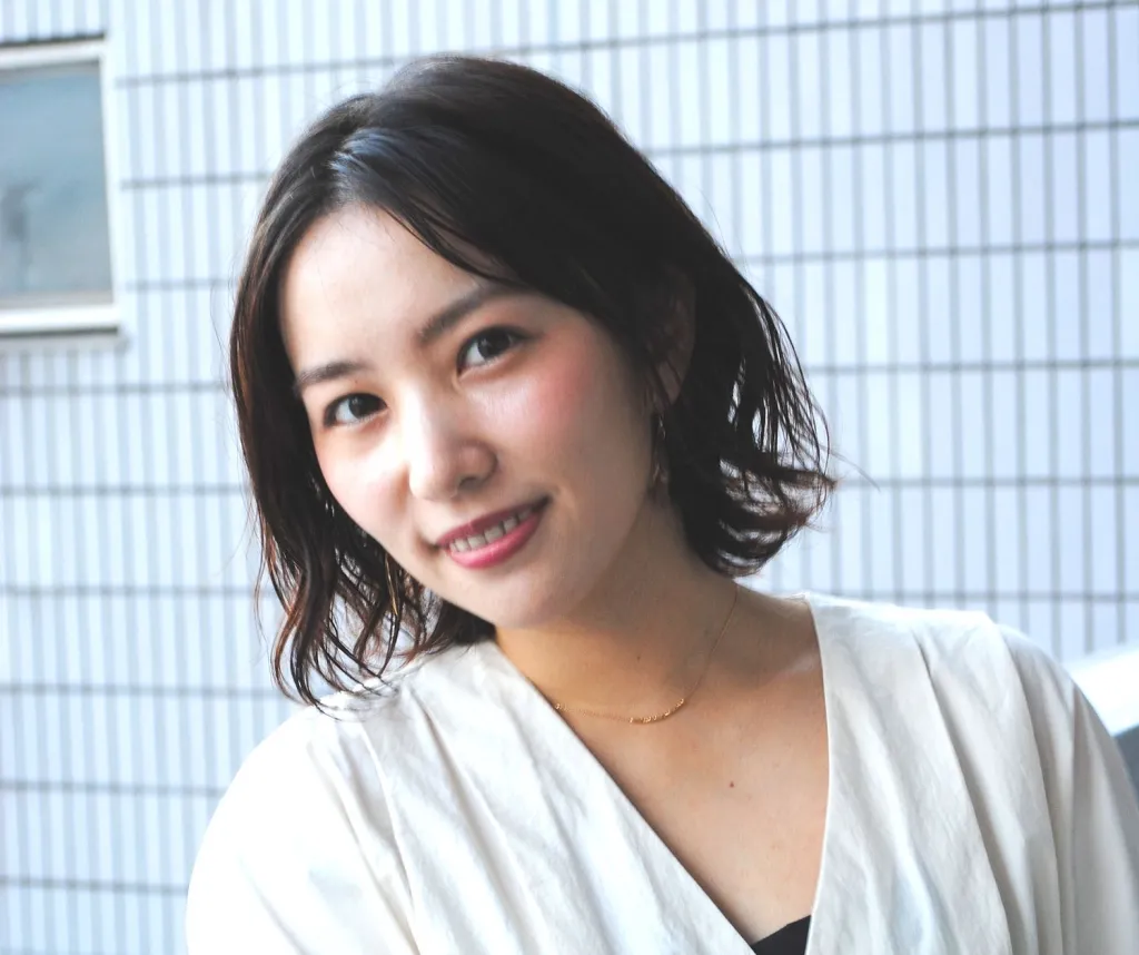 徳永えり、“別人みたい”な近況ショット おでこ全開&ニット姿で雰囲気がらり