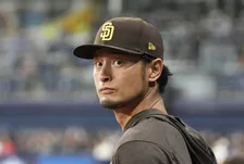 MLB パドレス・ダルビッシュ有、妻とデート楽しむオフショットに反響「めちゃ…絵になルぅ~」「相変わらず幸せそう」