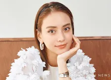 第1子出産・滝沢カレン、産後約2ヶ月で“仕事復帰”　滝沢ワールド全開で秋服楽しむ“ママコーデ”を紹介