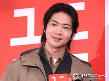 松下洸平、大阪の新ユニクロ店に登場 オリジナル刺繍ニットにご満悦