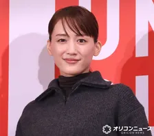 綾瀬はるか、梅田駅前に登場 うめきた公園で“ごろん”希望