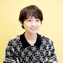 元乃木坂46・伊藤万理華、“息子”と茶目っ気たっぷり2ショット「最高な親子」「可愛いのダブル」ドラマ『いつか、無重力の宙で』オフショット
