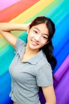 『週プレ』表紙巻頭&芸名募集で鮮烈デビューを果たした最強美少女・虹咲カリナ、自身の強みを告白「笑顔と誰にも負けないポジティブ思考」