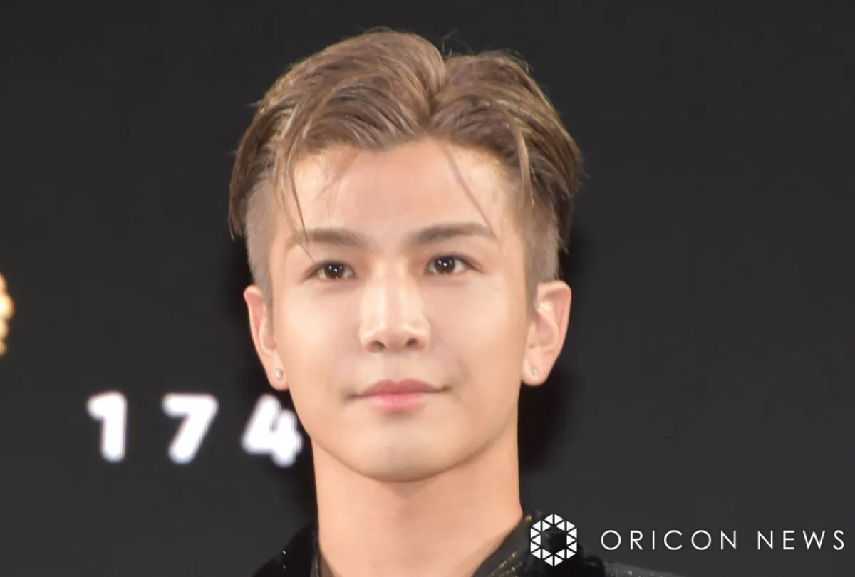 岩田剛典、韓国で撮影したオフショットに反響「貴公子にしか見えない」「服かわいー!!!」