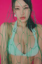 『NOBROCKTV』でも話題の風吹ケイ、スライムのように形を変えるバスト　シュールな“ひとり運動会”