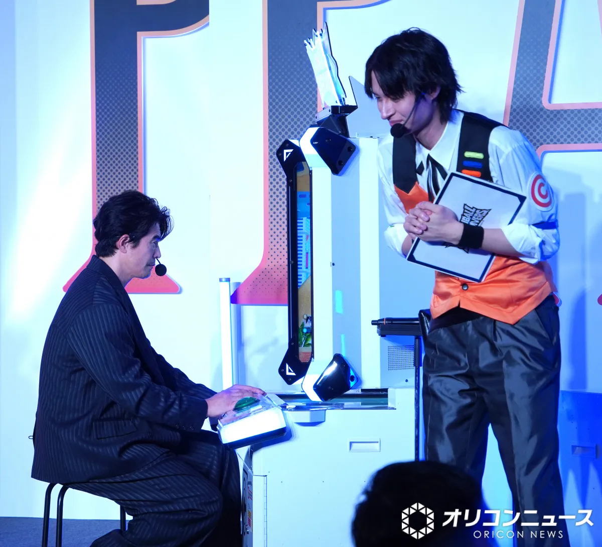 伊藤英明、ステージ上でゲーム体験し“奇声”「うおっ」「よしっ」 ファンから“元気”もらうも結果出ず