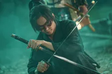 『仮面の忍者 赤影』初回から三池崇史監督渾身の戦国歴史ロマン×大怪獣バトルに