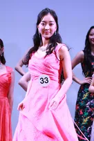 2025準ミス・ワールド日本代表は9ヵ国語を操る20歳・Laraさん、イラスト、語学、医学の力で「世界中の子どもの健康を守りたい」