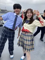 山田杏奈、血まみれでピース&長尾謙杜は“いじめっ子”と仲良く自撮り 『恋に至る病』仲良しメイキング写真が公開