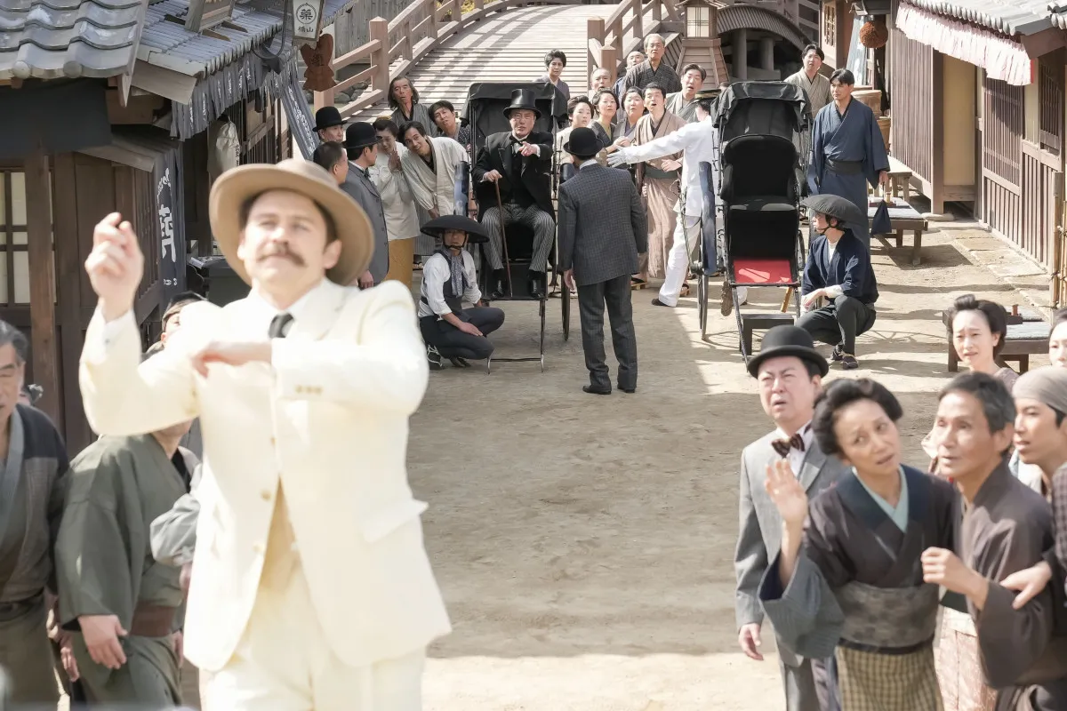『ばけばけ』ヘブン、初めて訪れた日本に興味津々で… 第22回場面カット