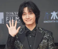 【東京国際映画祭】佐野晶哉、黒のシックなスーツで登壇 抜群のスタイルを発揮