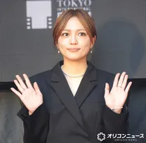 【東京国際映画祭】川口春奈、茶髪&ブラックジャケットで存在感 レッドカーペットで観客を魅了