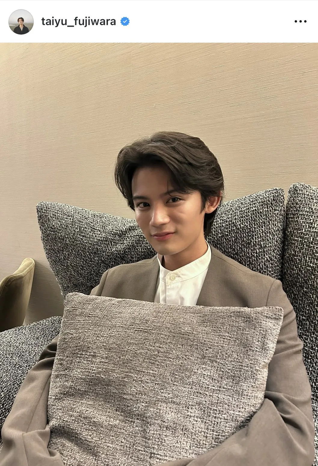 藤原大祐、元関脇・豊ノ島との“仲良し”リンクコーデ2ショットに反響「素敵な写真」「楽しそうなコンビ」 旅番組『チョイ住み』で共演