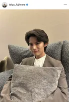 藤原大祐、元関脇・豊ノ島との“仲良し”リンクコーデ2ショットに反響「素敵な写真」「楽しそうなコンビ」　旅番組『チョイ住み』で共演