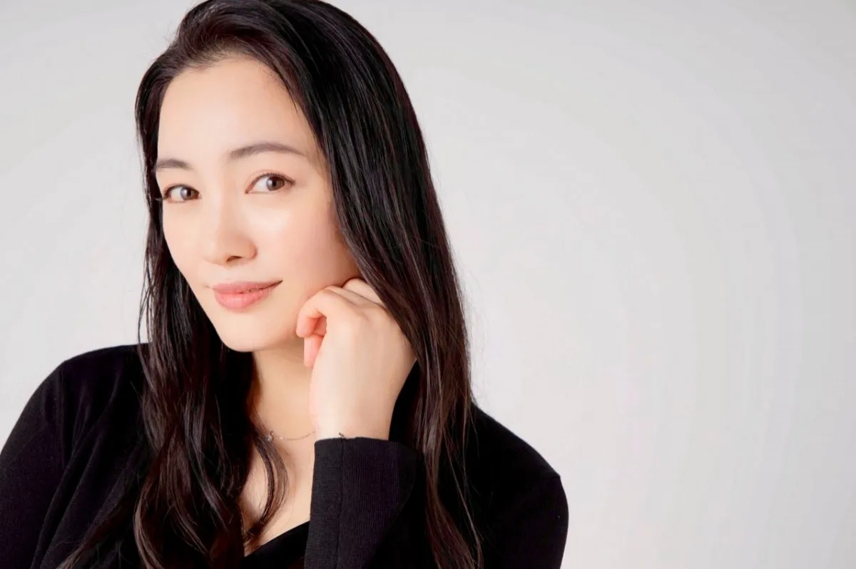 仲間由紀恵、“息子”とのランチデートに反響「うわぁ、天使だ」「親子には見えない!」 『小さい頃は、神様がいて』オフショット公開