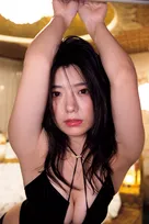 理系大学卒業→会社員経てグラドル…”Gカップ”山田かな“女性上司”に 艶めかしい肢体で魅了