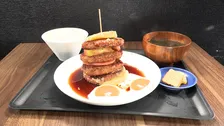 『オモウマい店』足立区の食堂、メニュー3000種以上&おかわり無料の定食 「4タワーハンバーグ」(1300円)