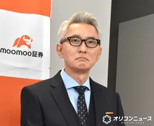 松重豊、ネット証券の実店舗にびっくり　場所も表参道で「素晴らしい場所」