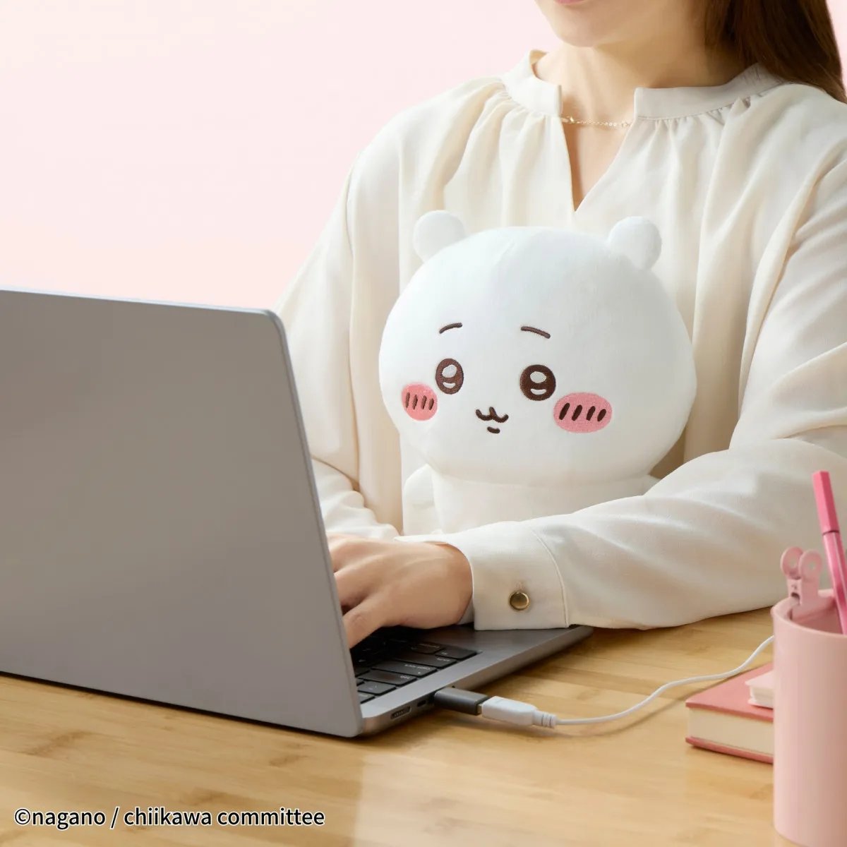 ちいかわたちが温かいぬいぐるみに変身 USBをつなぐと30秒でぽかぽかに